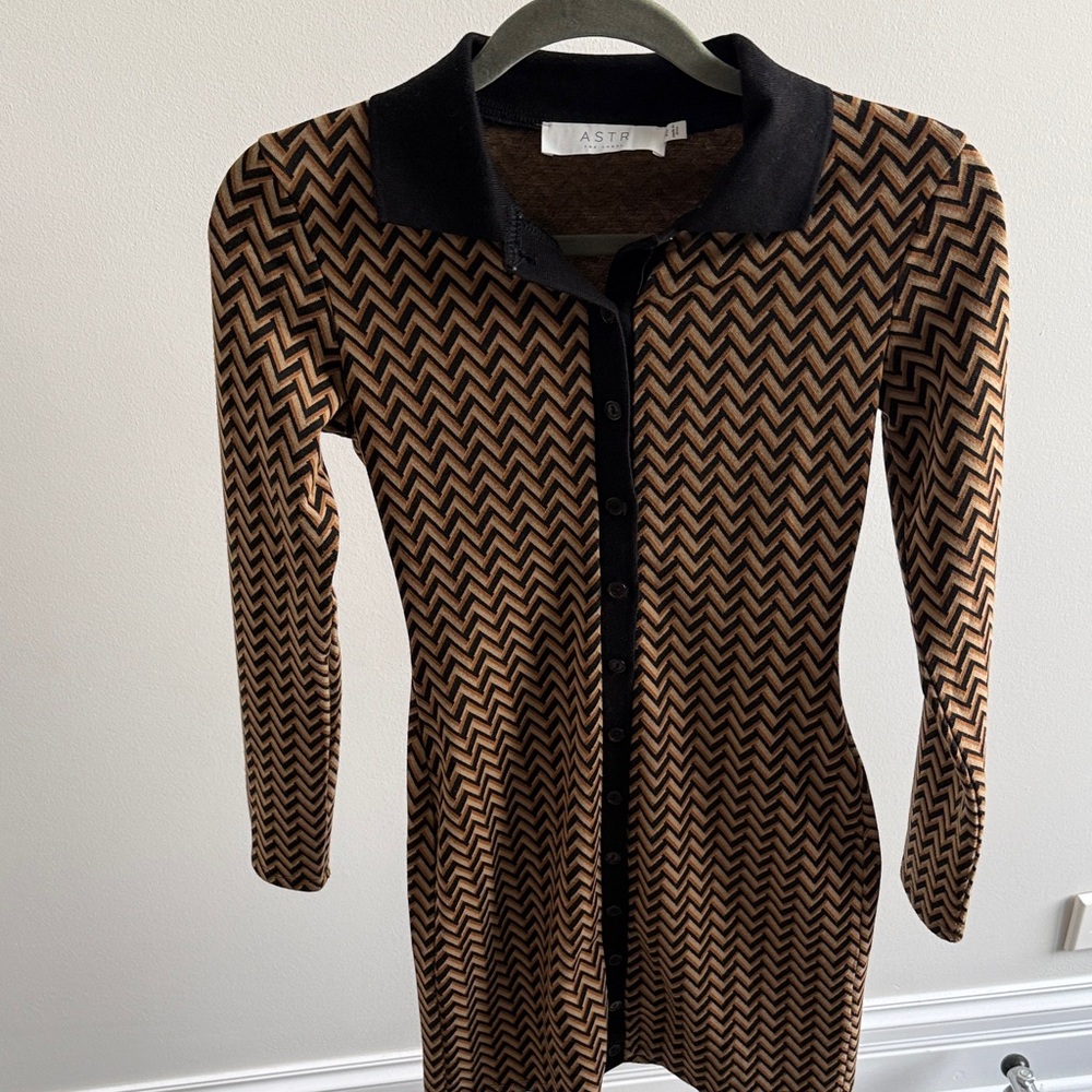 ASTR Long Sleeve Zigzag Dress - Black and Brown